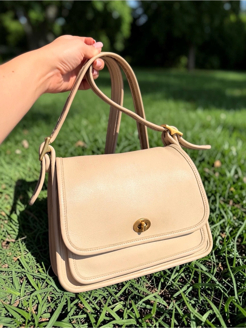 ✅Sold ✅Vintage Coach Rambler Legacy Bag 9061 Bone Purse